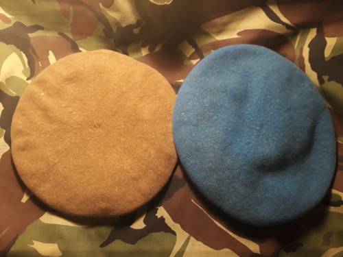2x Berets